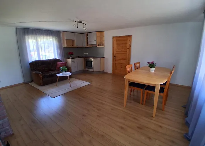 Mihkli Majutus * Rootsikula (Parnu)